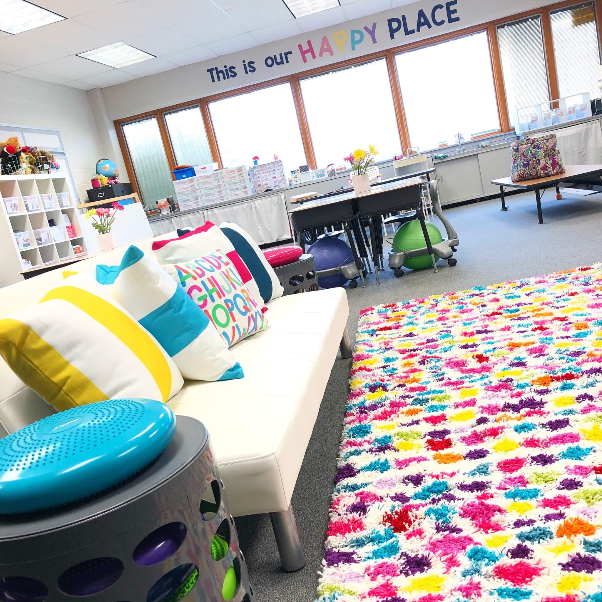 How to Design a Functional First Grade Classroom with Flexible Seating ...